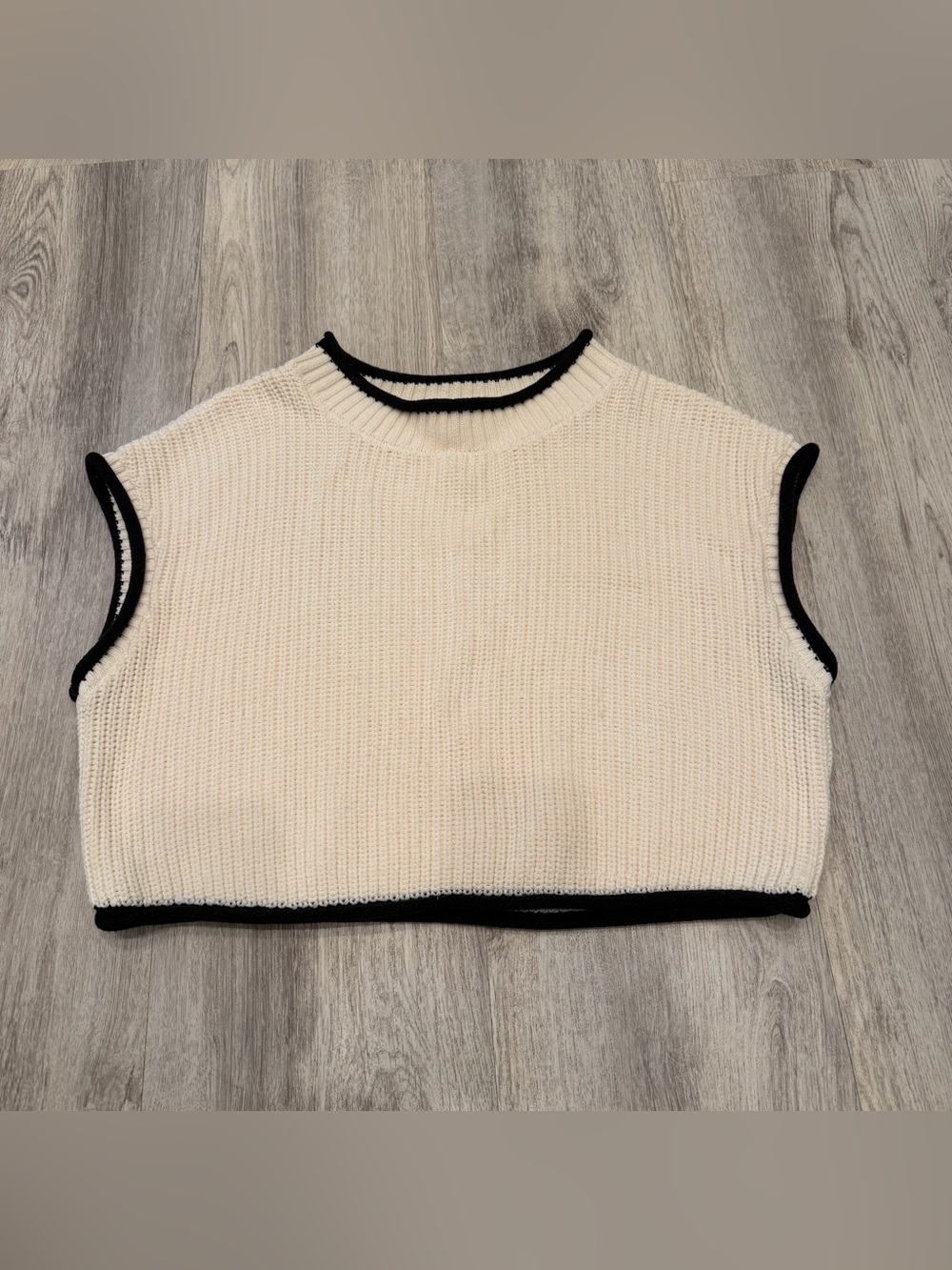Day + Moon Cream Contrast Trim Knit Sweater Vest Size Large - Picture 2 of 3